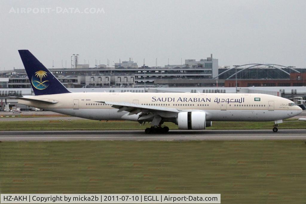 HZ-AKH, 1998 Boeing 777-268/ER C/N 28351, Taxiing