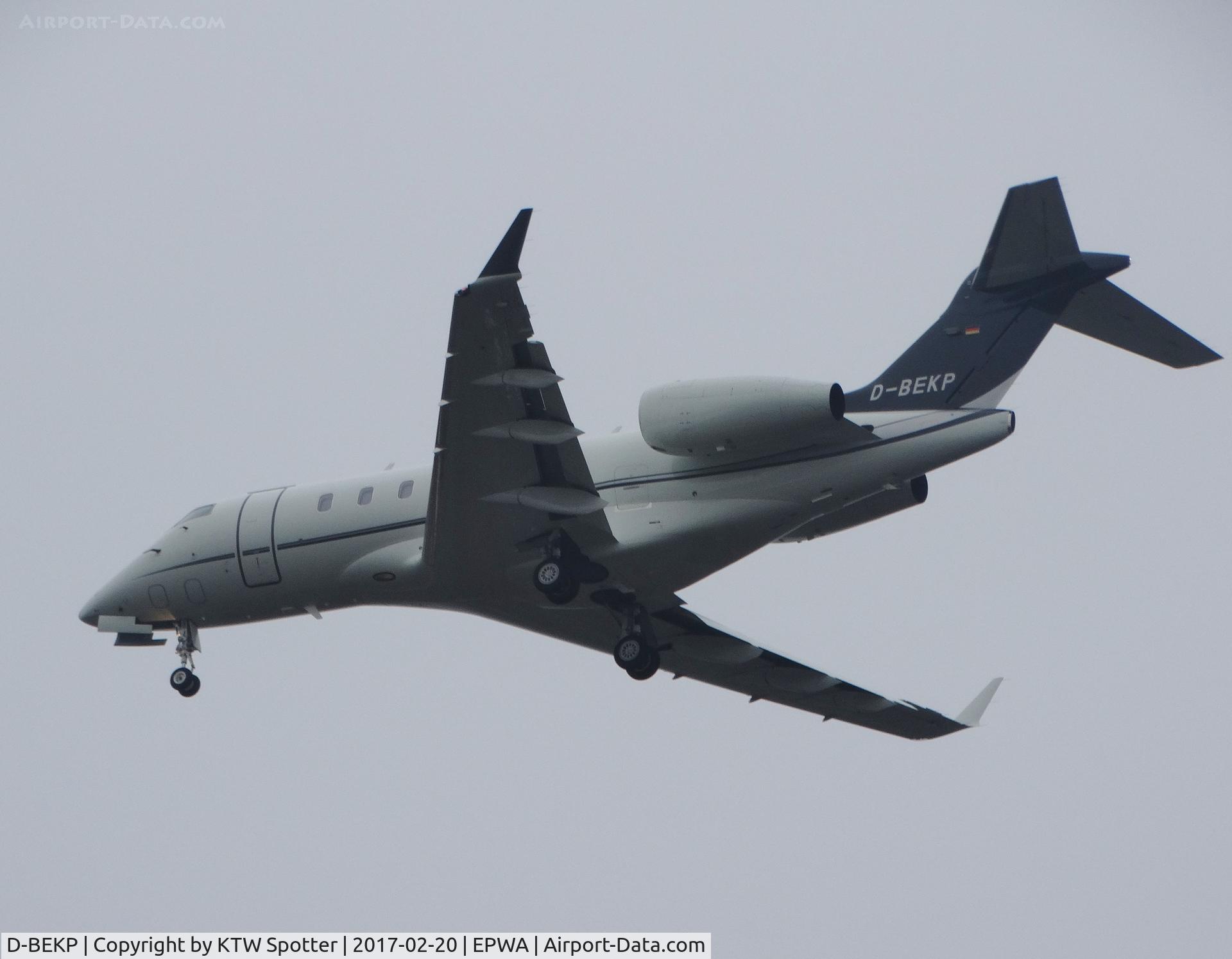 D-BEKP, 2009 Bombardier Challenger 300 (BD-100-1A10) C/N 20275, Final approach to RWY33.