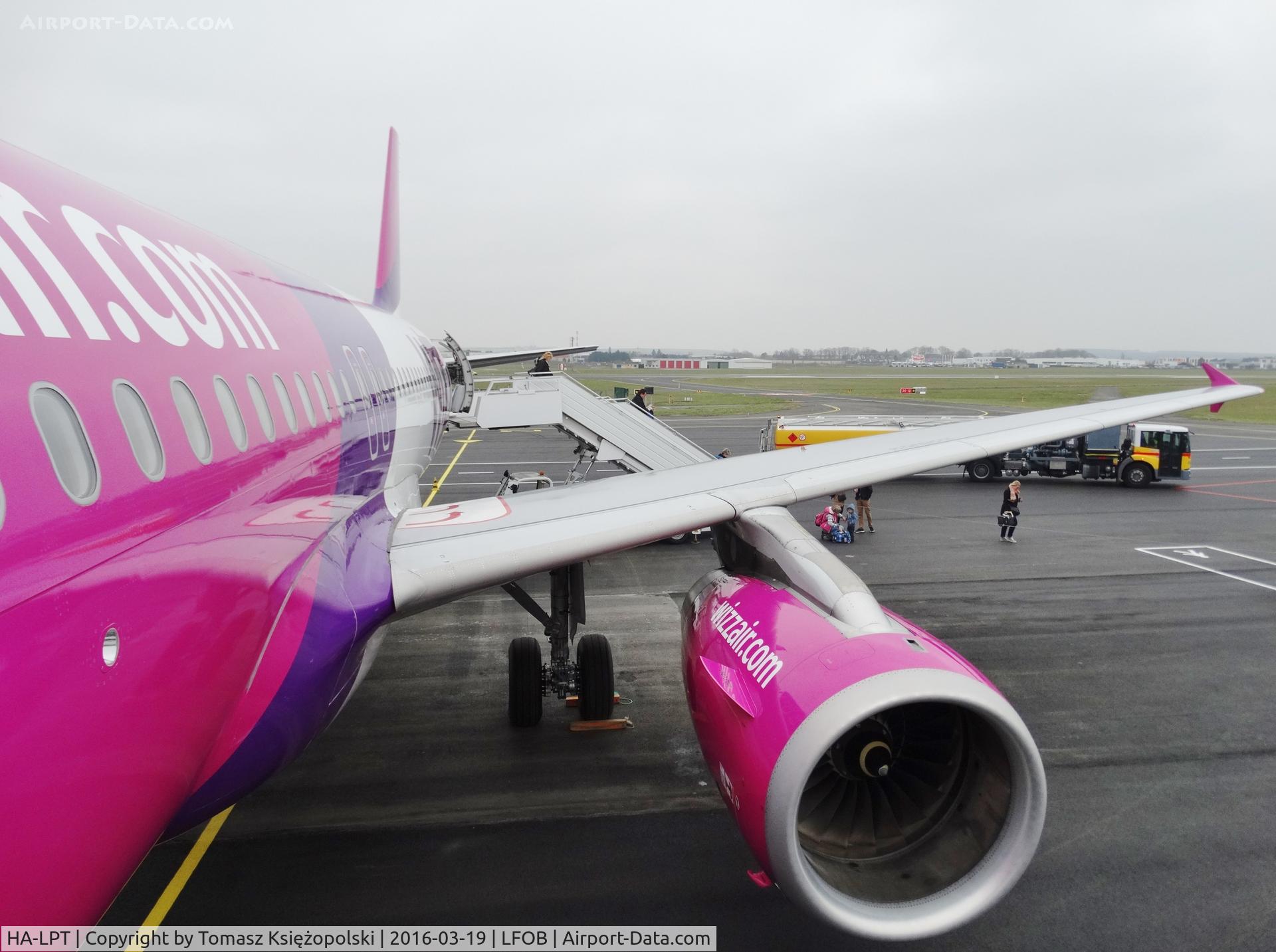 HA-LPT, 2009 Airbus A320-232 C/N 3807, Shortly after leaving HA-LPT. Welcome to France!