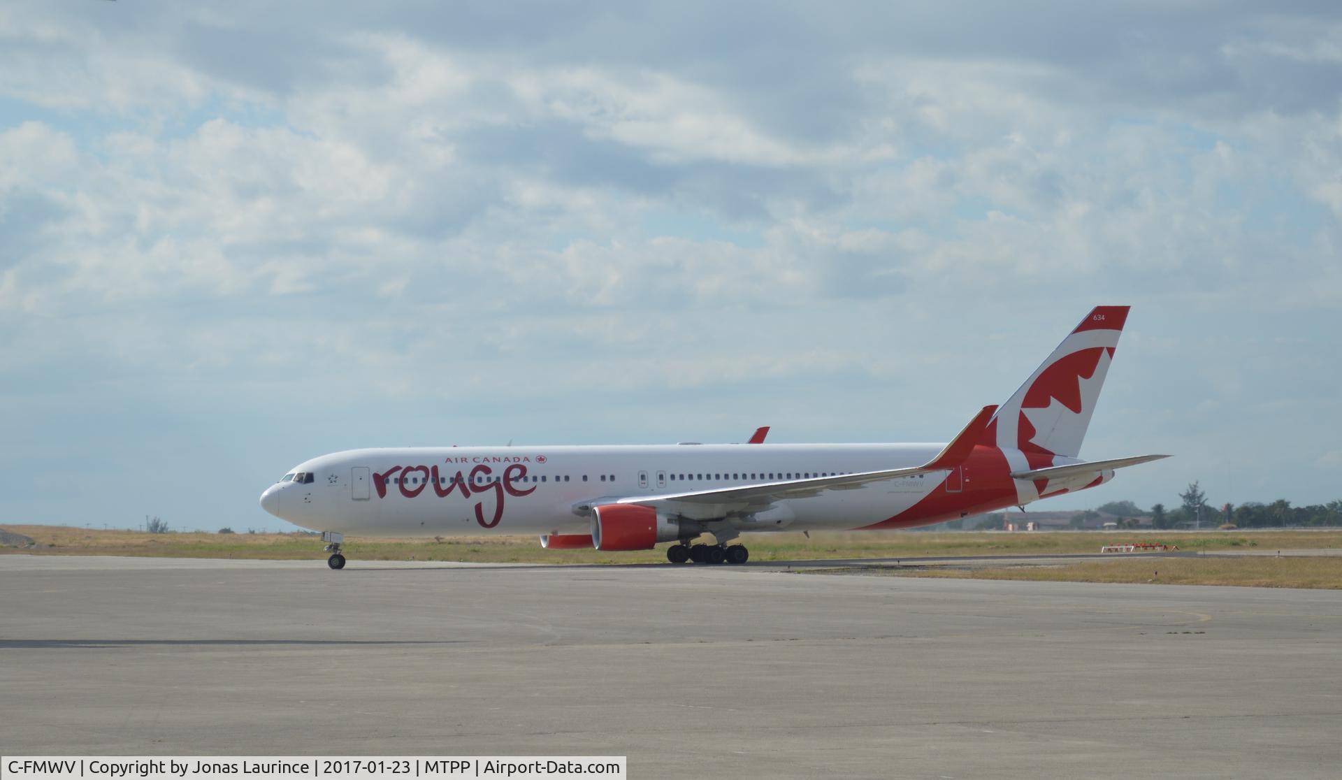 C-FMWV, 1995 Boeing 767-333/ER C/N 25586, Aircraft Air Canada Rouge landing at the PAP