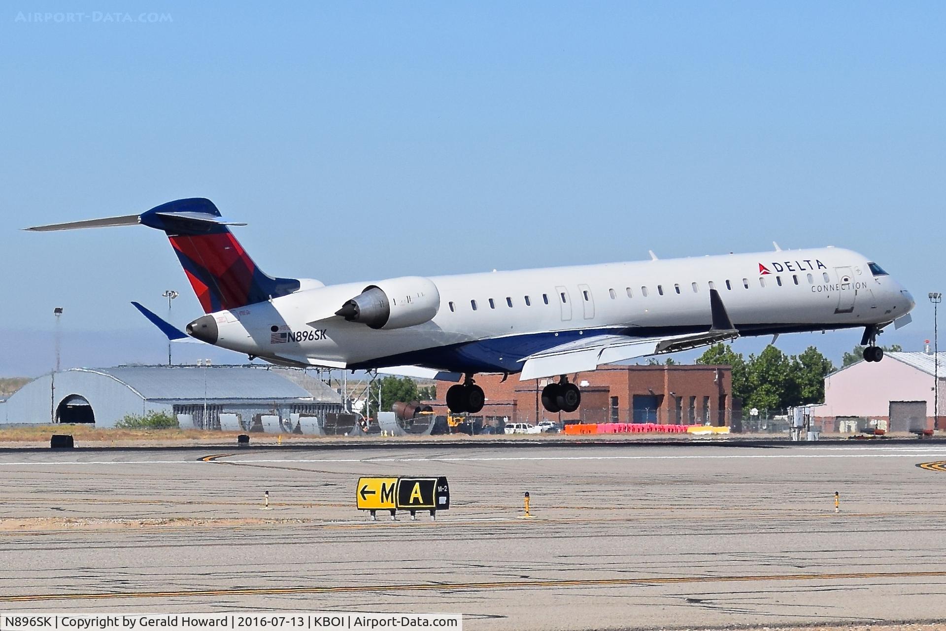N896SK, 2007 Canadair CRJ-900X (CL-600-2D24) C/N 15102, Landing RWY 28R.