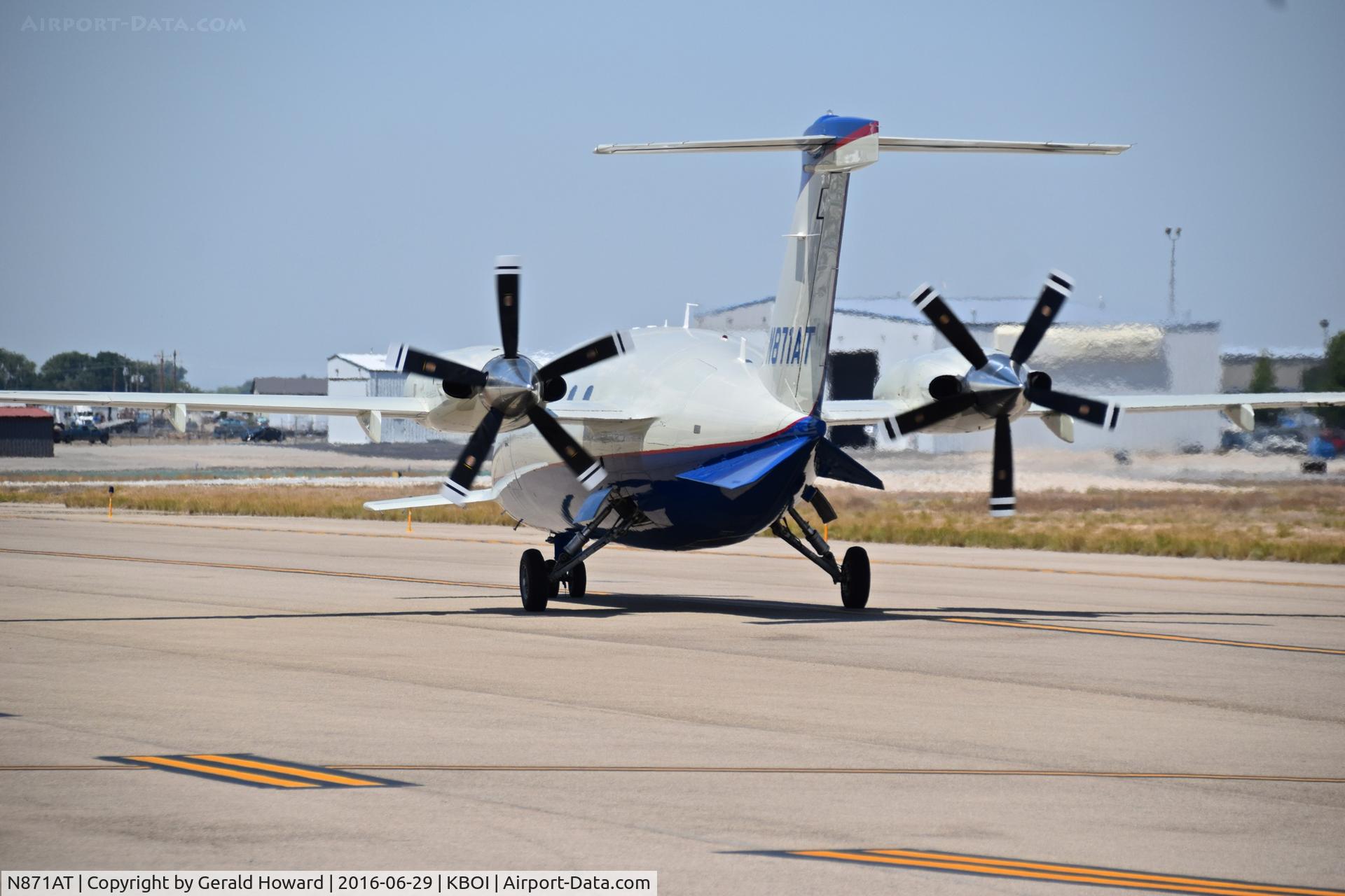 N871AT, 2009 Piaggio P-180 Avanti II C/N 1200, Taxi on Kilo.