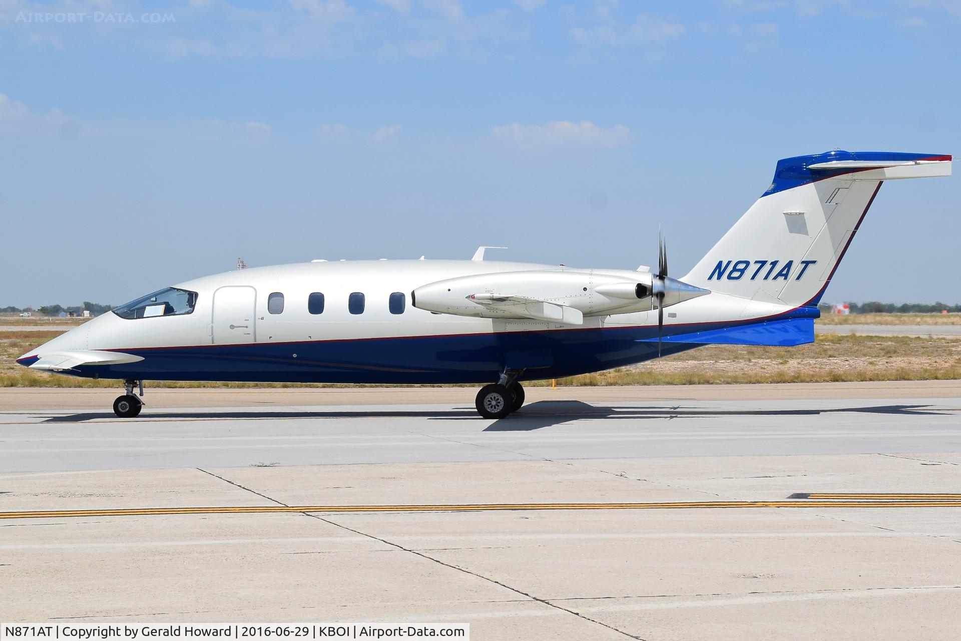 N871AT, 2009 Piaggio P-180 Avanti II C/N 1200, Taxiing across Bravo.