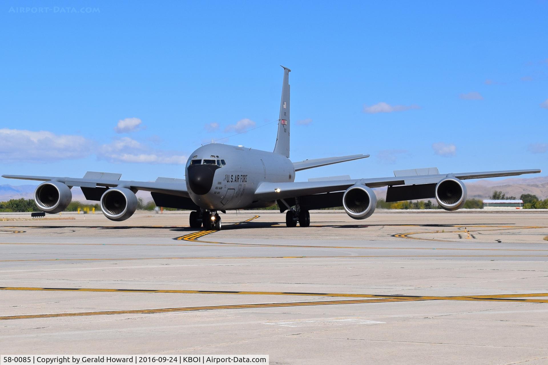 58-0085, 1959 Boeing KC-135R Stratotanker C/N 17830, Turning off RWY 28L.  912th Air Refueling Sq., 452nd Air Mobility Wing, March AFB, CA