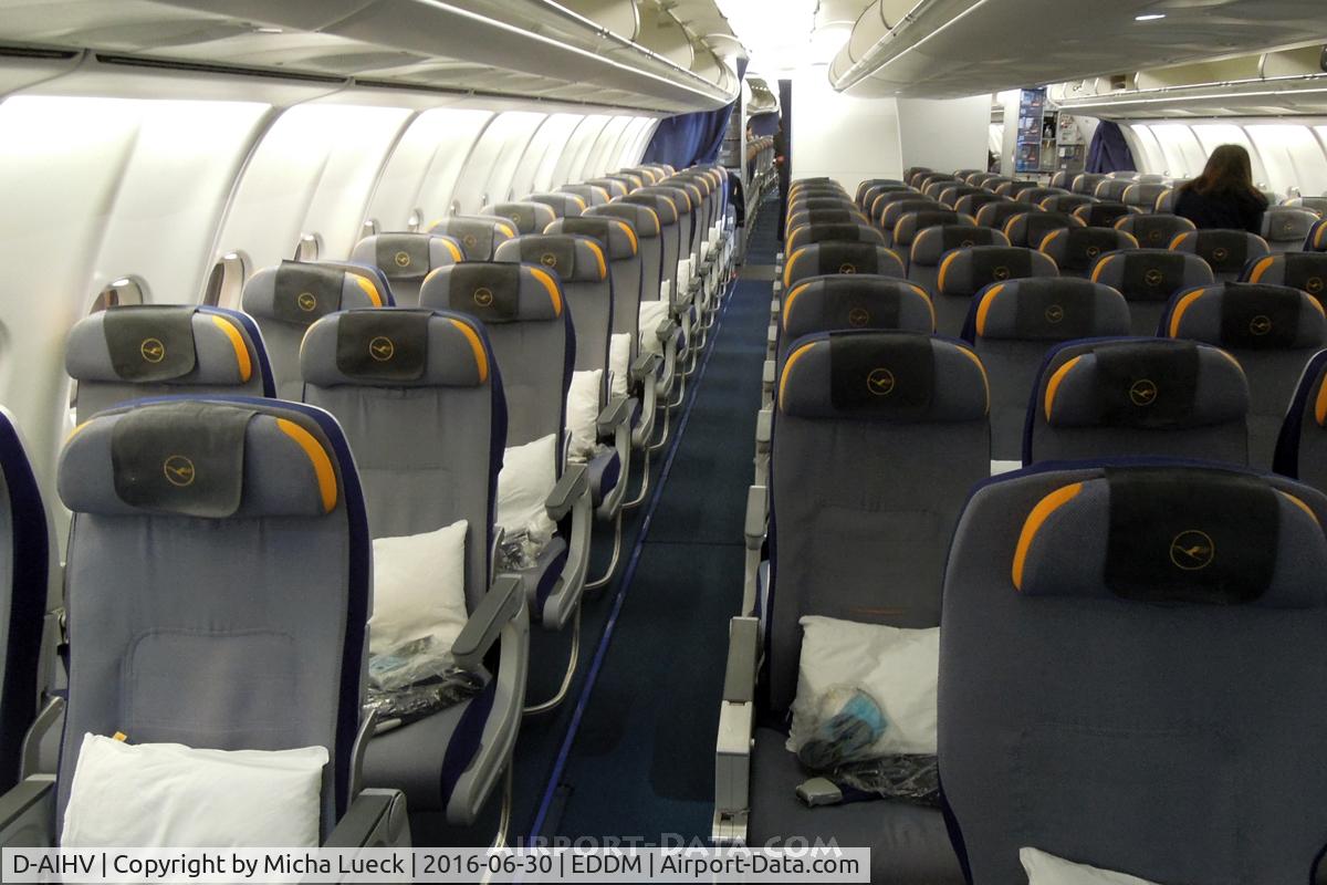 D-AIHV, 2008 Airbus A340-642X C/N 897, Economy cabin