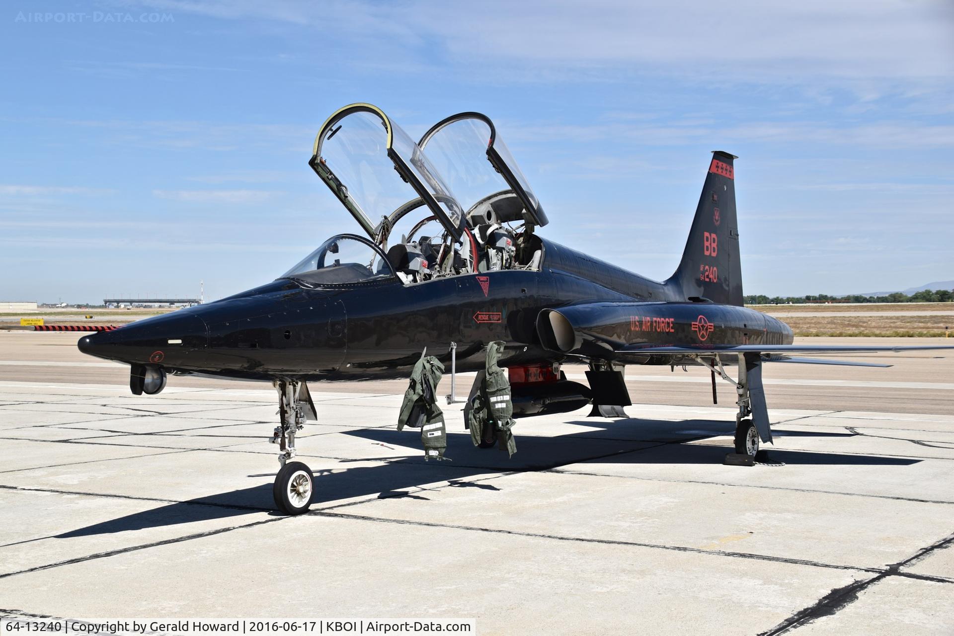 64-13240, 1964 Northrop T-38A-55-NO Talon C/N N.5669, Parked on the south GA ramp. 9th Recon Wing, Beale AFB, CA.