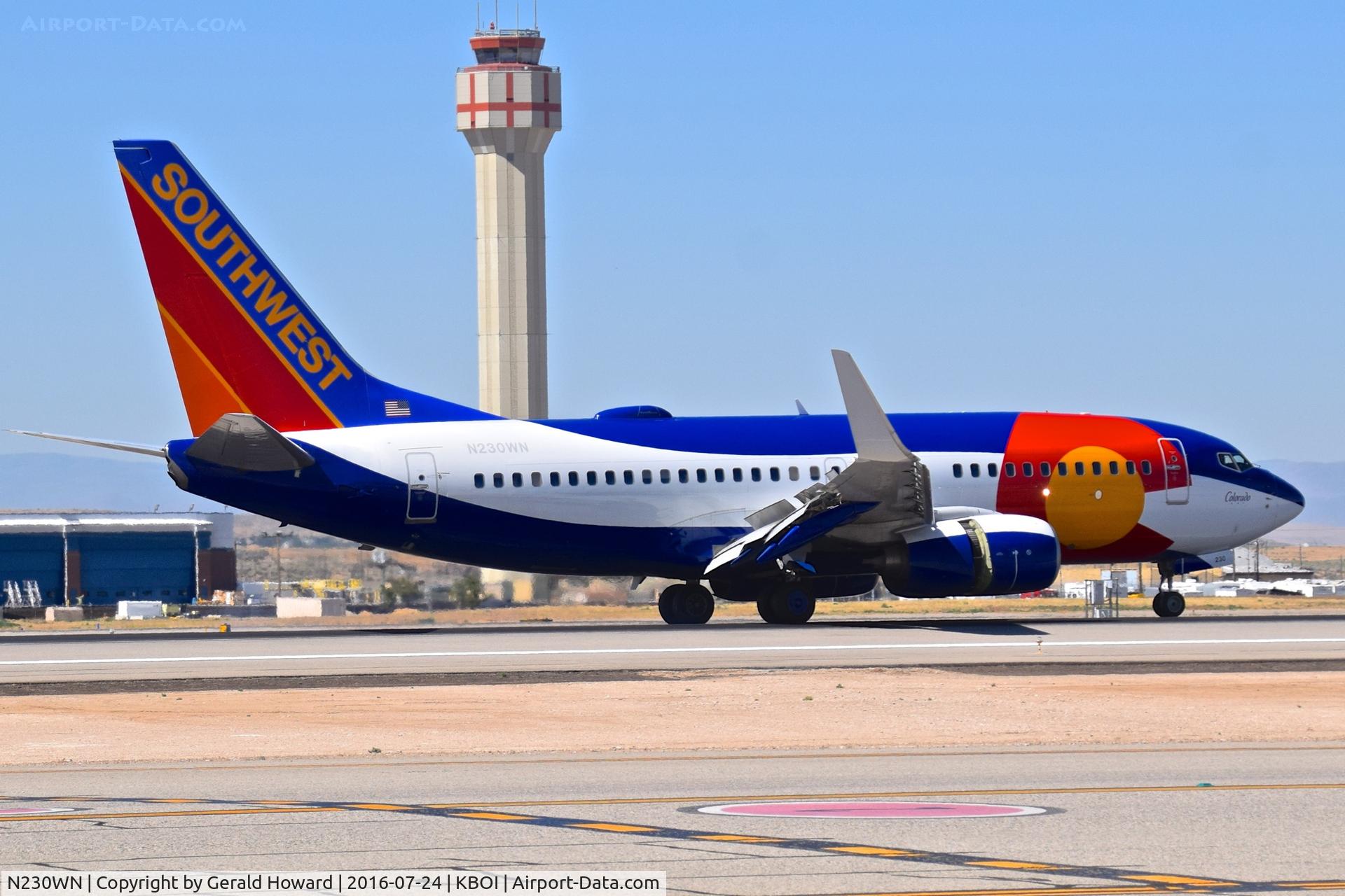 N230WN, 2006 Boeing 737-7H4 C/N 34592, Putting on the brakes.