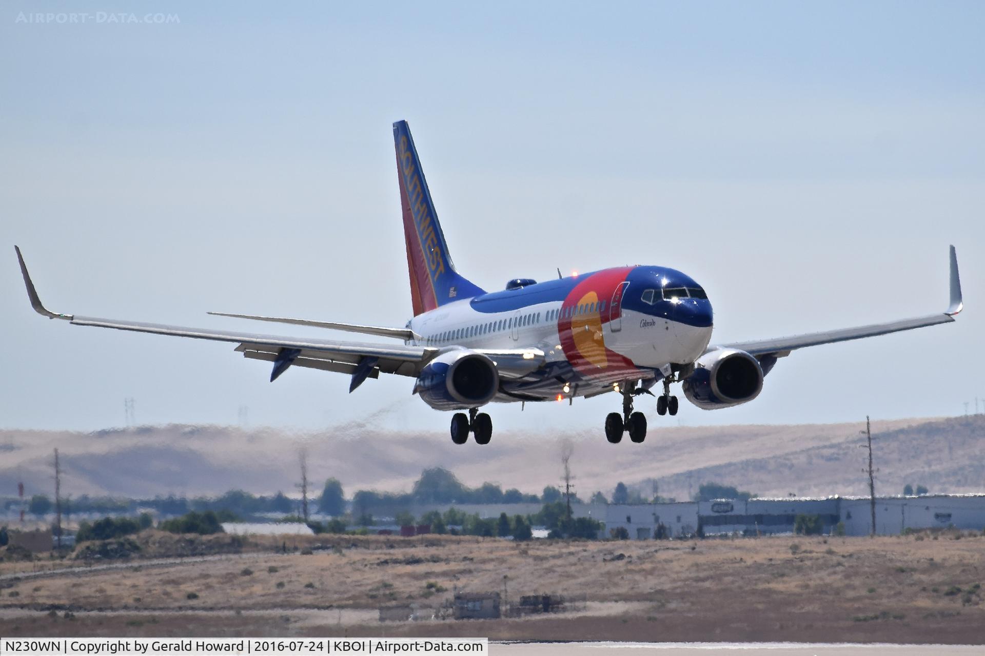 N230WN, 2006 Boeing 737-7H4 C/N 34592, On approach for RWY 28R.