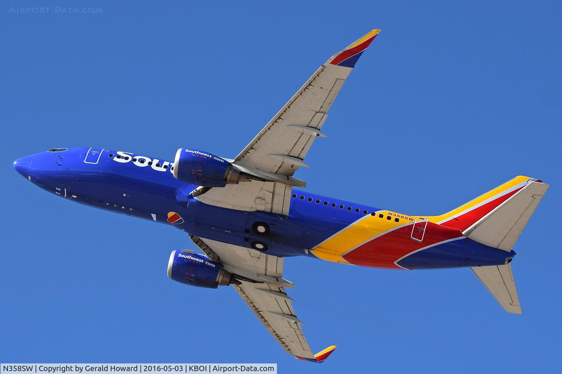 N358SW, 1992 Boeing 737-3H4 C/N 26595, Departing BOI.