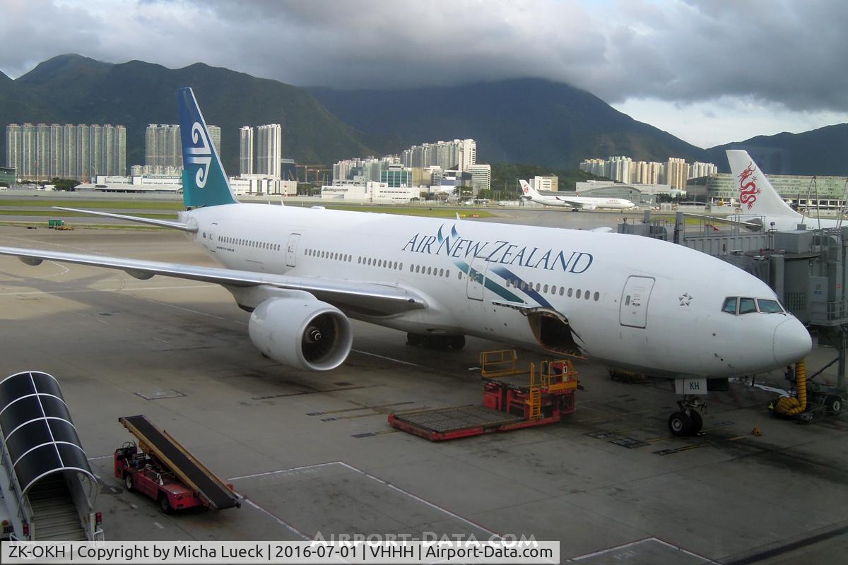 ZK-OKH, 2007 Boeing 777-219/ER C/N 34379, At Hong Kong