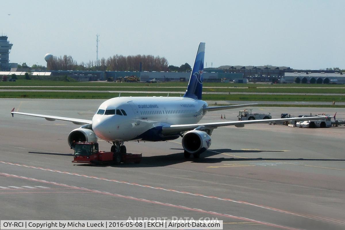 OY-RCI, 2009 Airbus A319-112 C/N 3905, At Kastrup