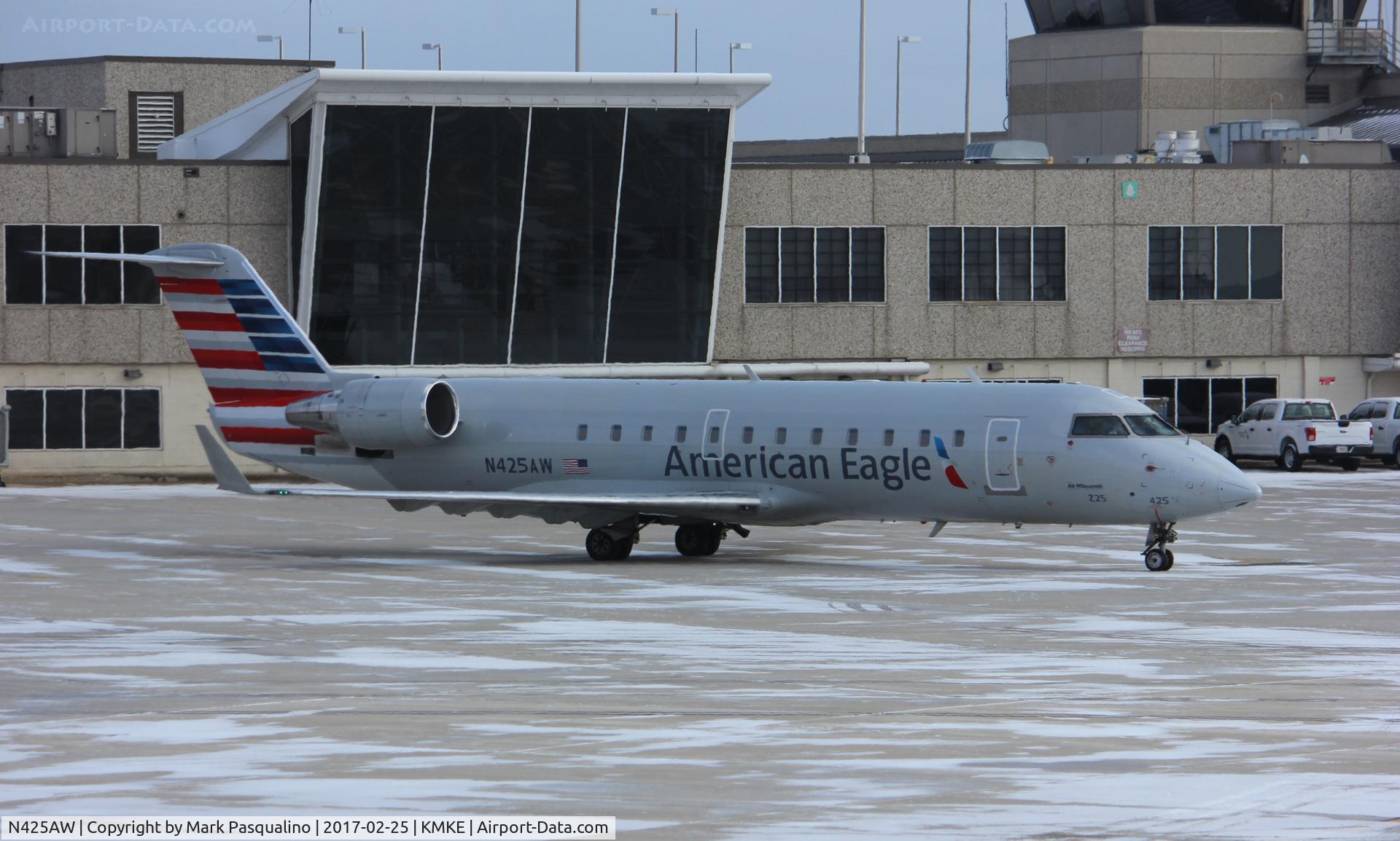 N425AW, 2002 Bombardier CRJ-200LR (CL-600-2B19) C/N 7663, CL-600-2B19