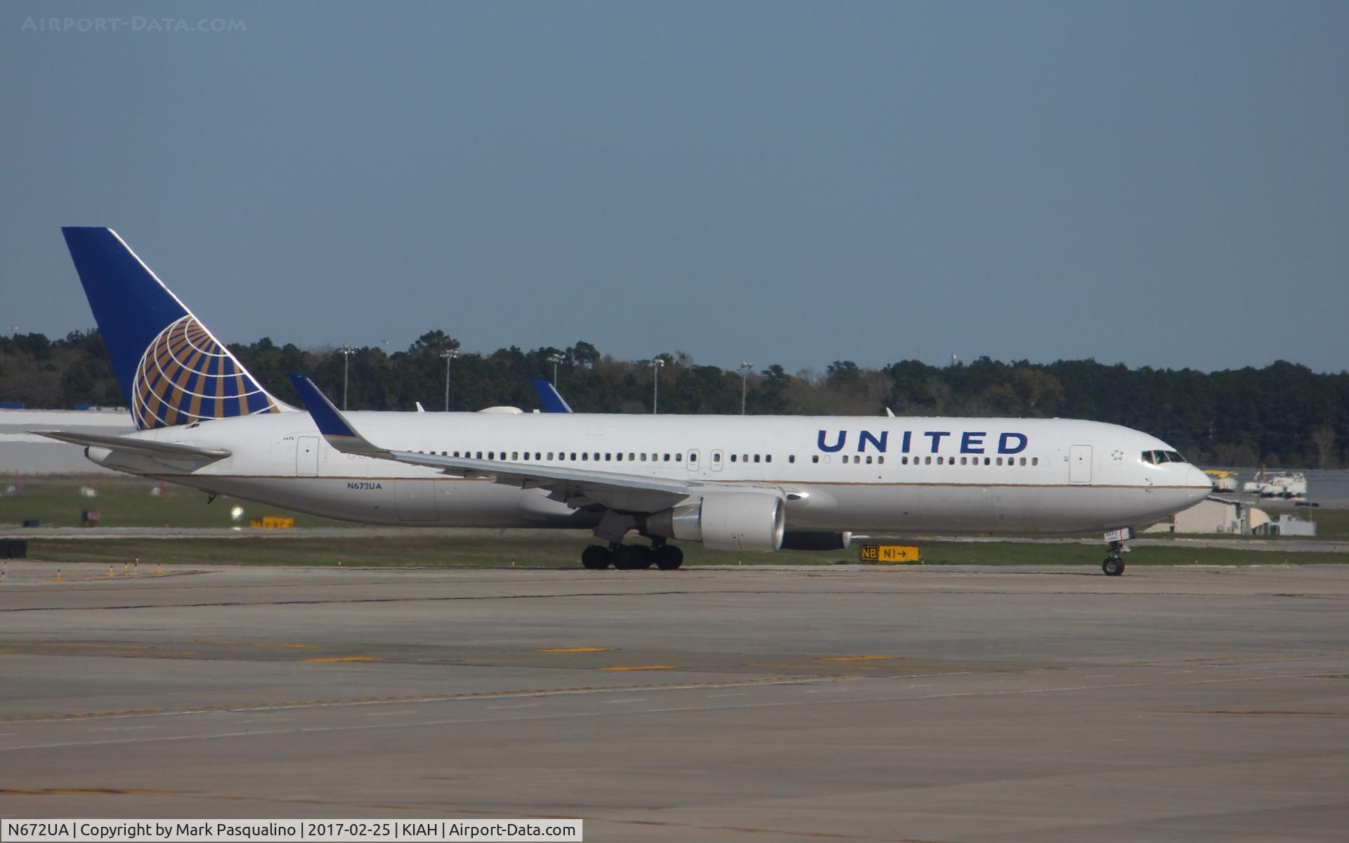 N672UA, 1999 Boeing 767-322 C/N 30027, Boeing 767-300