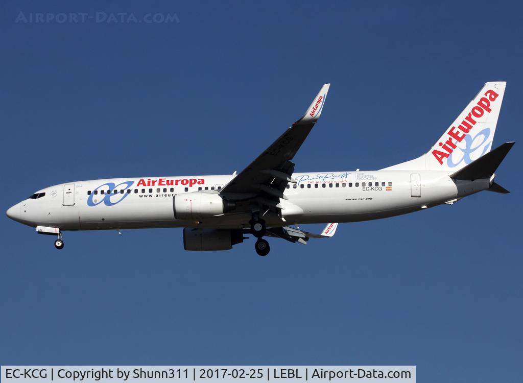 EC-KCG, 2007 Boeing 737-85P C/N 33981, Landing rwy 25R with additional 'Puerto Rico' patch