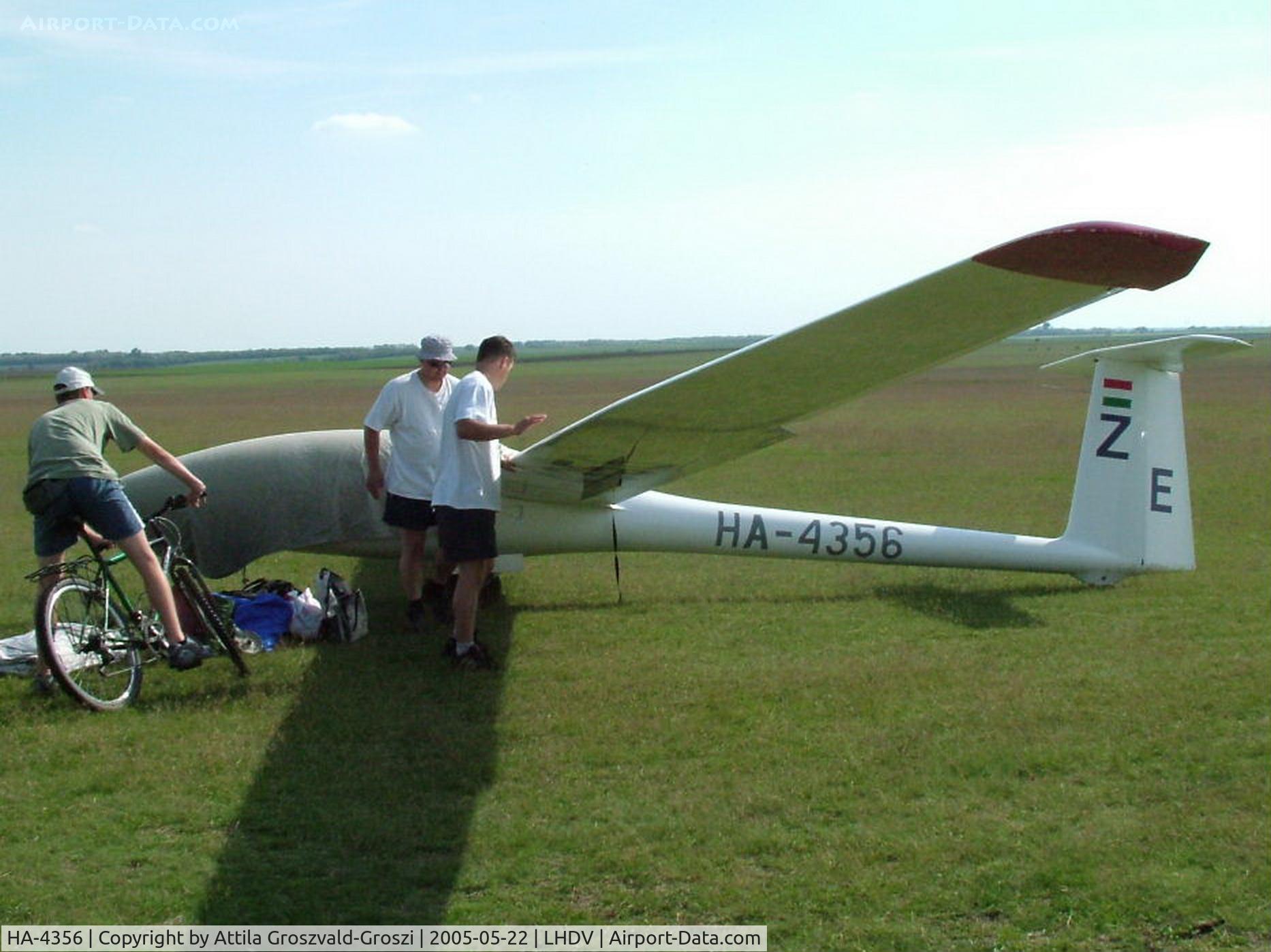 HA-4356, 1975 PZL-Bielsko SZD-32A Foka 5 C/N W-548, Dunaújváros-Kisapostag Airport, Hungary