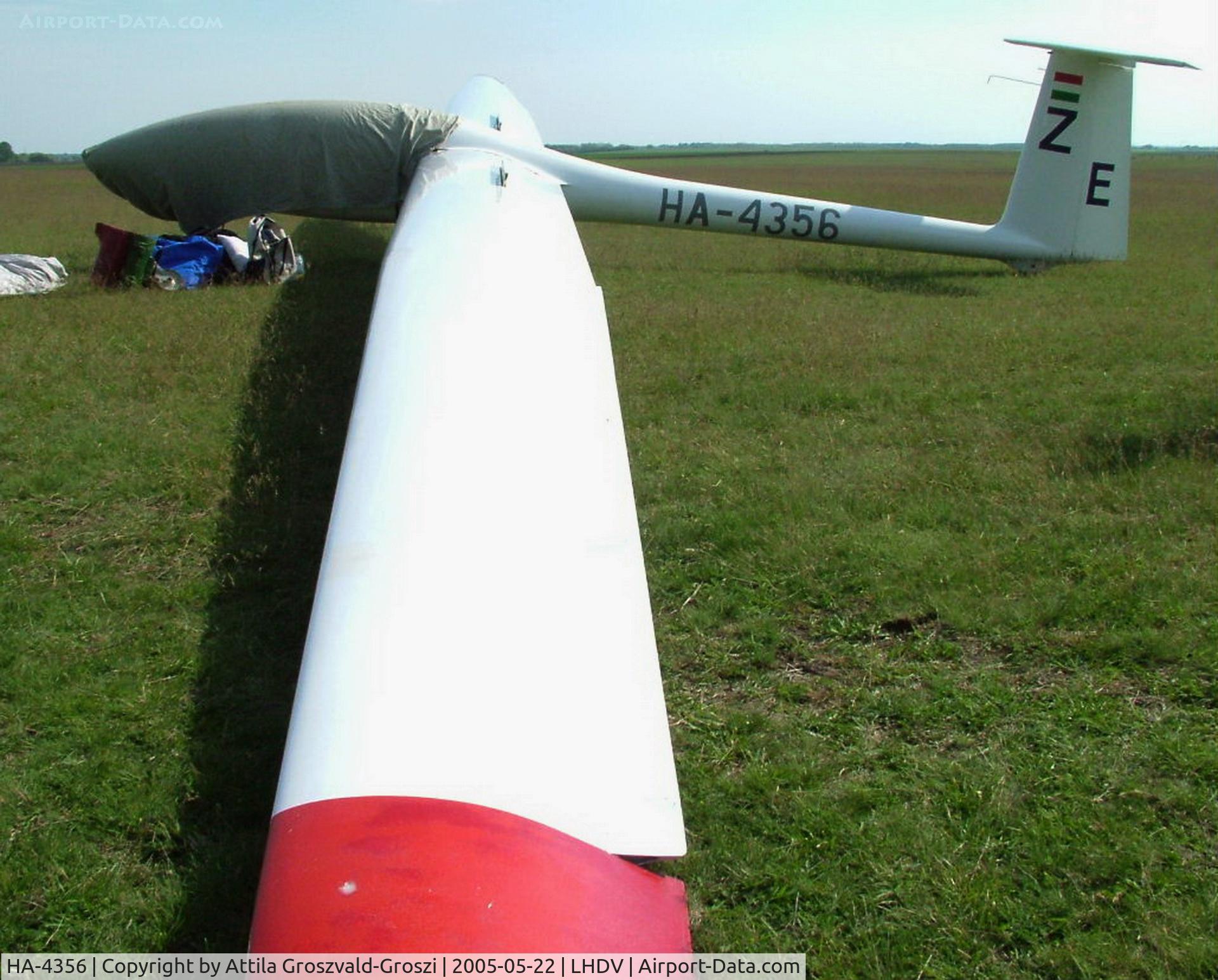 HA-4356, 1975 PZL-Bielsko SZD-32A Foka 5 C/N W-548, Dunaújváros-Kisapostag Airport, Hungary