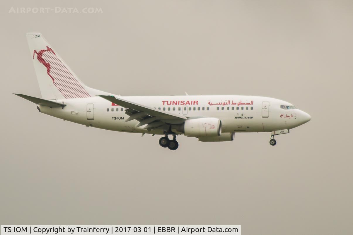 TS-IOM, 1999 Boeing 737-6H3 C/N 29498, Tunisair landing at BRU airport