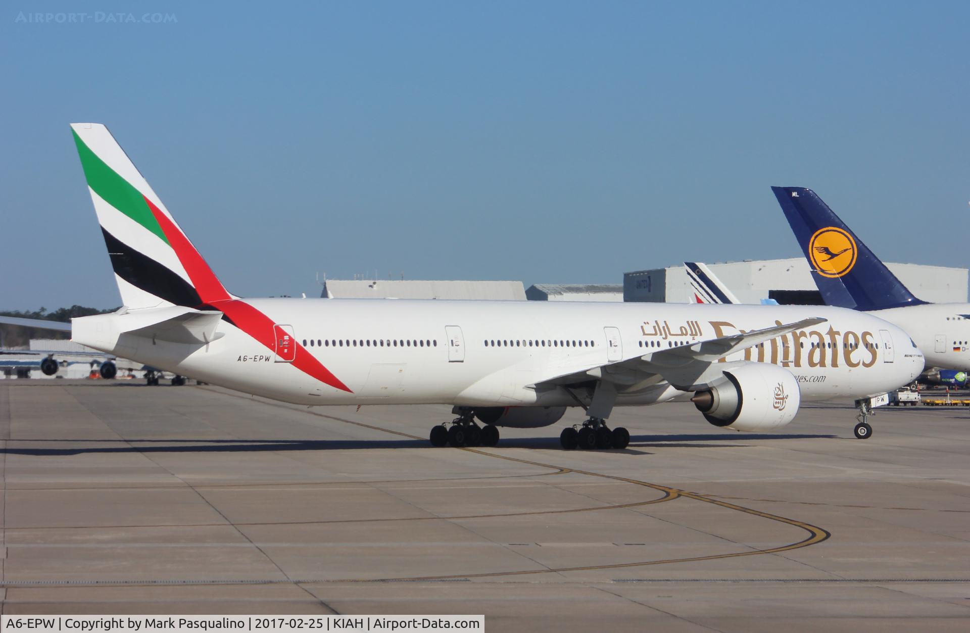 A6-EPW, 2016 Boeing 777-31H/ER C/N 42342, Boeing 777-300ER