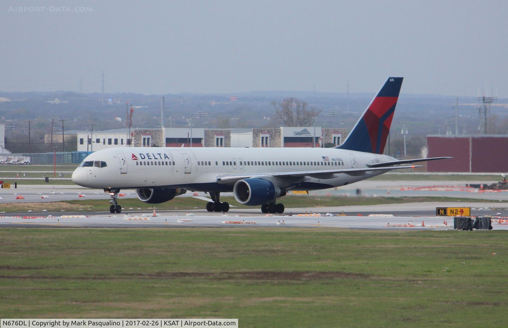 N676DL, 1992 Boeing 757-232 C/N 25981, Boeing 757-200
