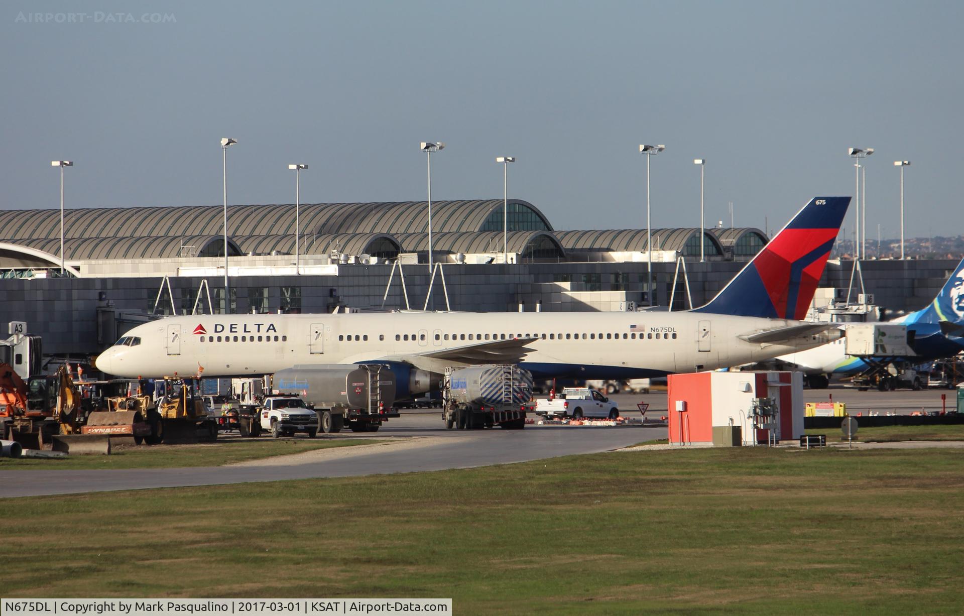 N675DL, 1992 Boeing 757-232 C/N 25980, Boeing 757-200