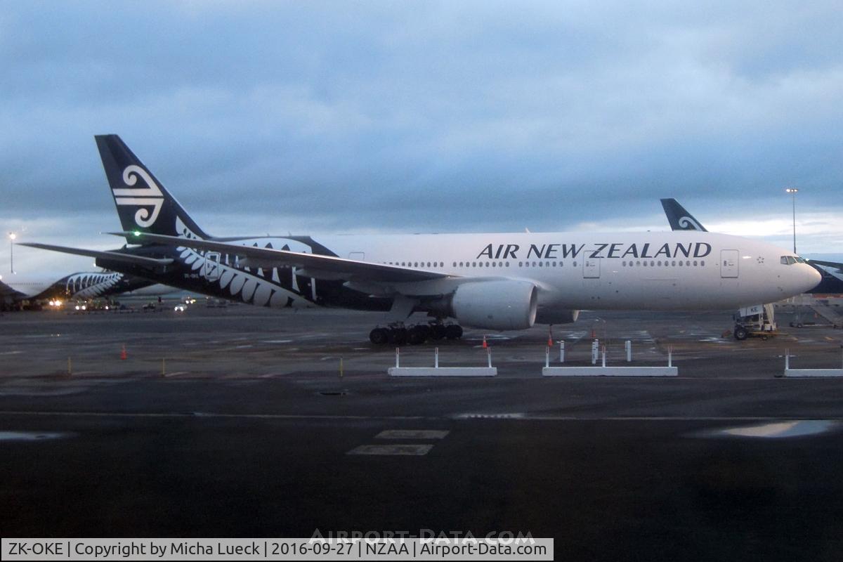 ZK-OKE, 2006 Boeing 777-219/ER C/N 32712, At Auckland