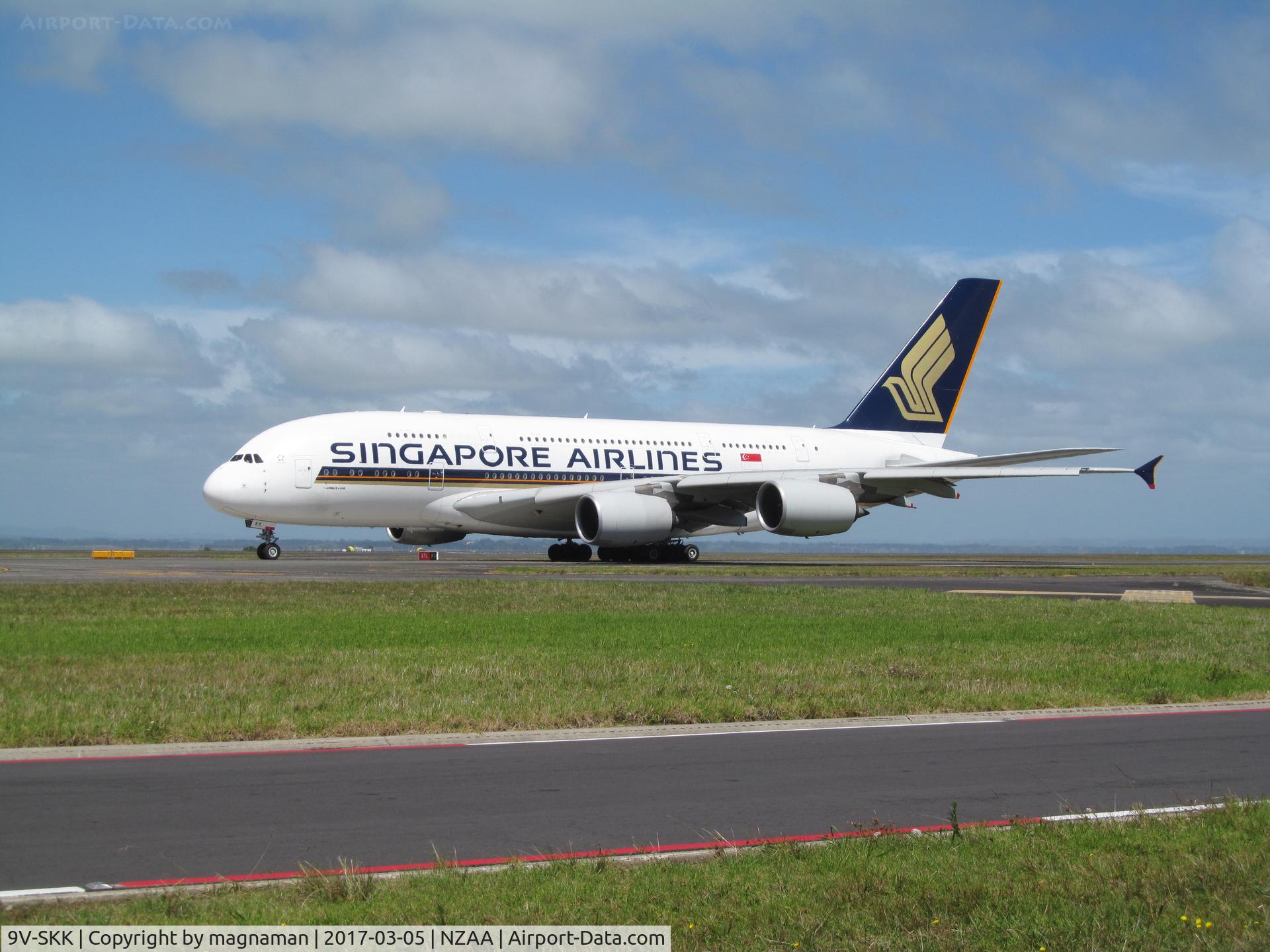 9V-SKK, 2009 Airbus A380-841 C/N 051, leaving sunny AKL