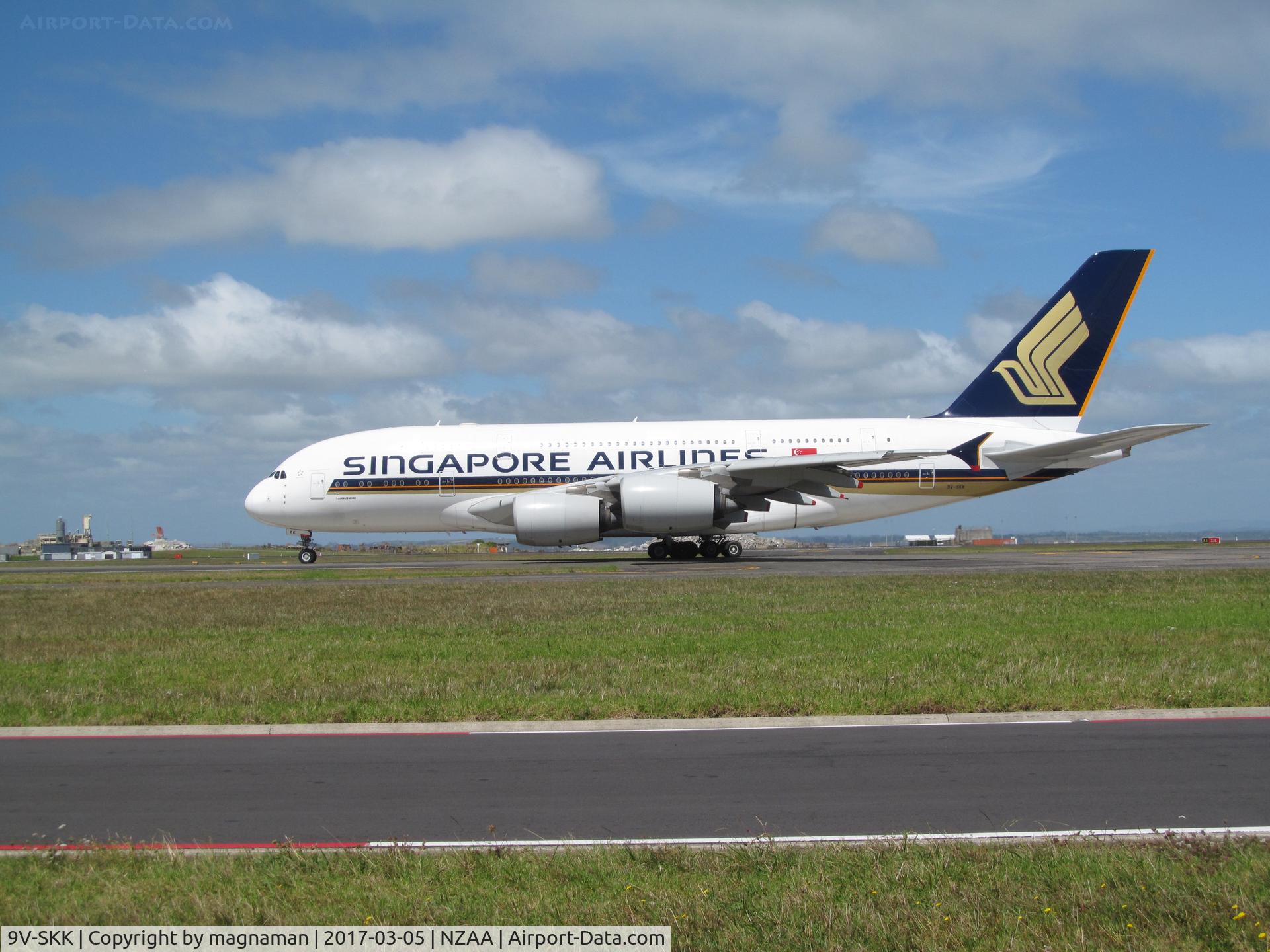 9V-SKK, 2009 Airbus A380-841 C/N 051, taxi away