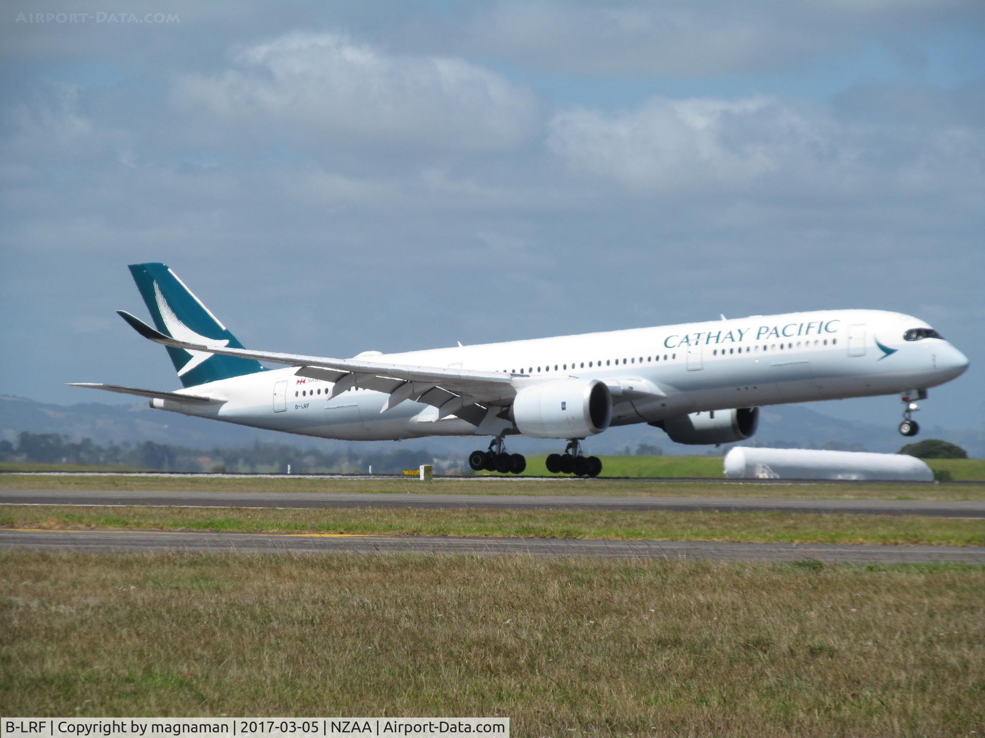 B-LRF, 2016 Airbus A350-941 C/N 046, touchdown