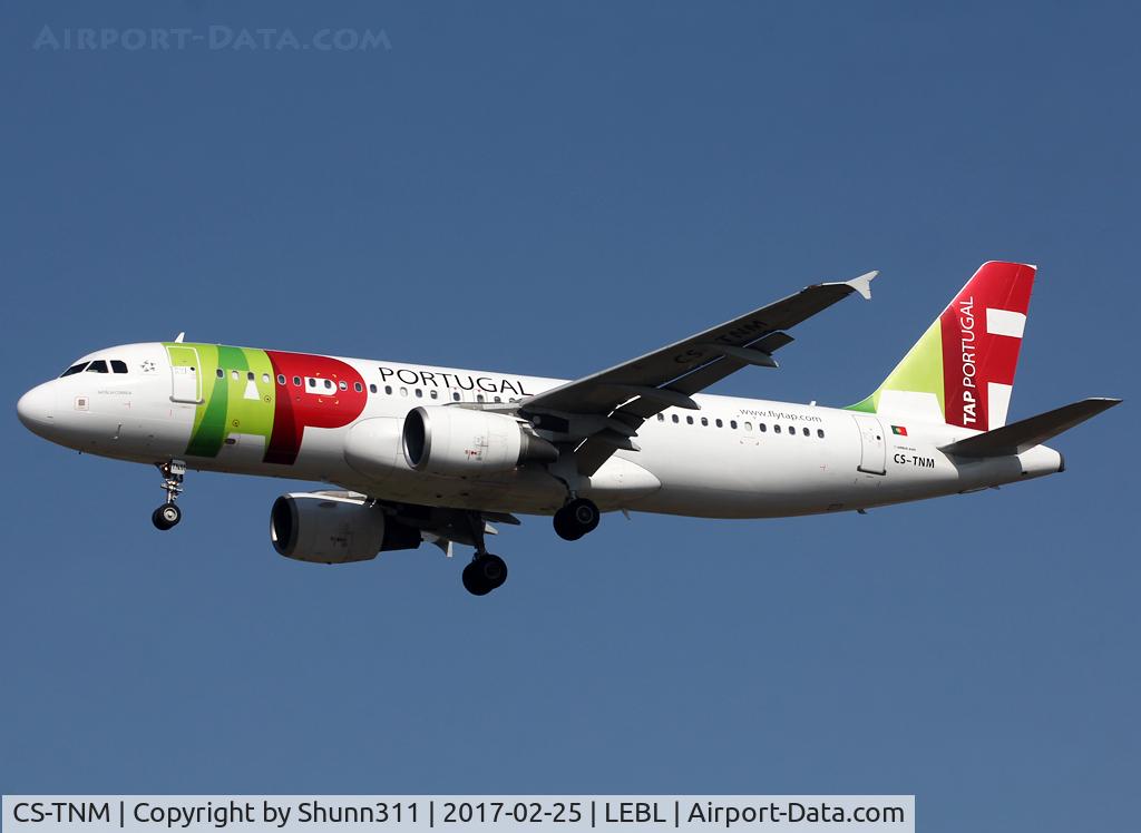CS-TNM, 2002 Airbus A320-214 C/N 1799, Landing rwy 25R