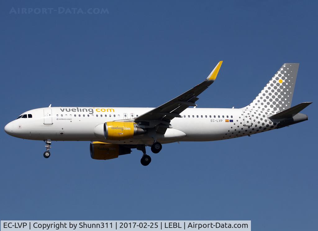 EC-LVP, 2013 Airbus A320-214 C/N 5587, Landing rwy 25R... Linking Europe c/s removed