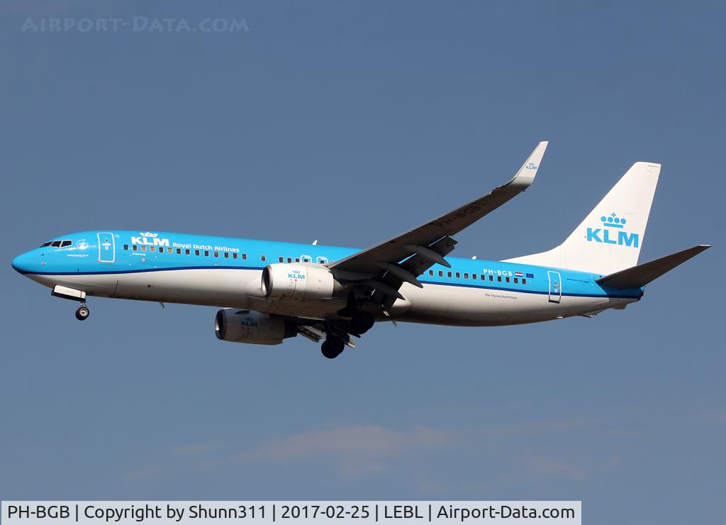 PH-BGB, 2008 Boeing 737-8K2 C/N 37594, Landing rwy 25R in new c/s