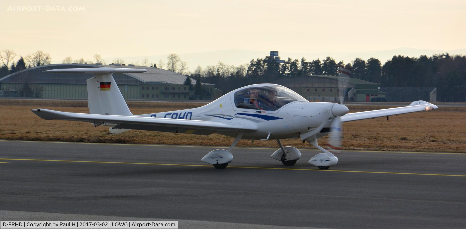 D-EPHD, Diamond DA-20 C/N K.0009, DA20 Katana taxiing along the tamark at Graz airport, LOWG