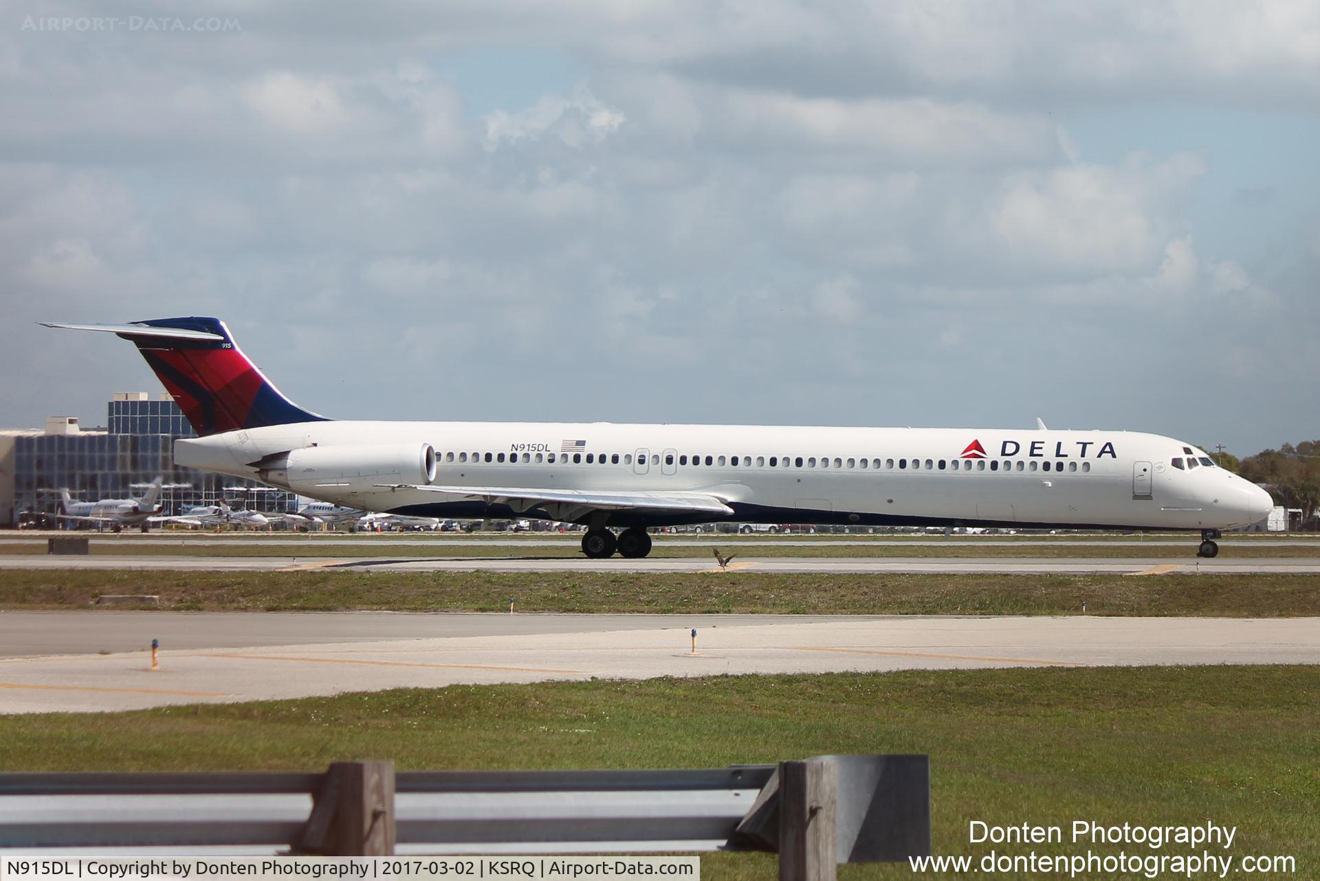 N915DL, 1988 McDonnell Douglas MD-88 C/N 49546, Delta Flight 2298 (N915DL) taxis at Sarasota-Bradenton International Airport prior to flight to Hartsfield-Jackson Atlanta International Airport