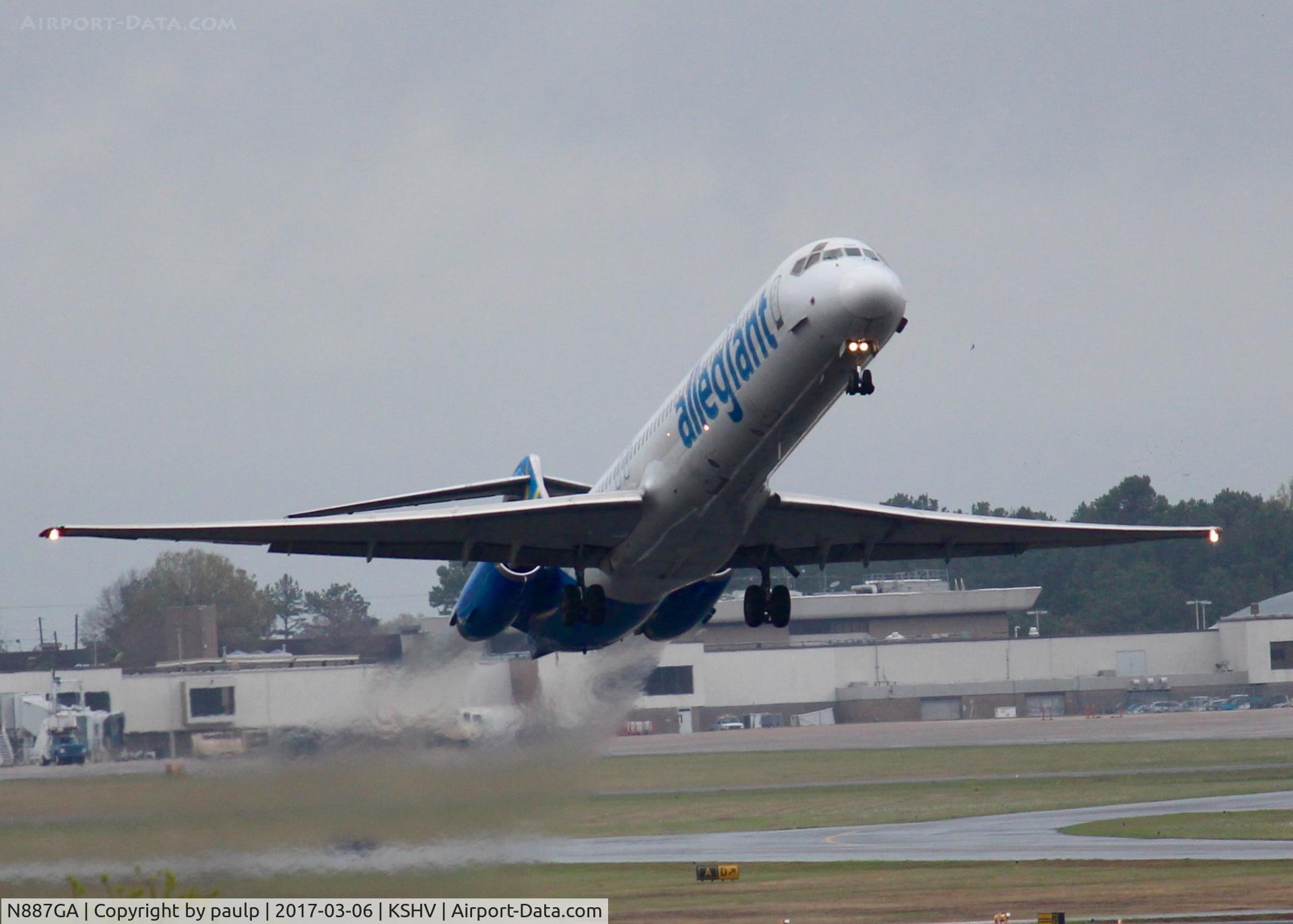 N887GA, 1990 McDonnell Douglas MD-82 (DC-9-82) C/N 49932, At Shreveport Regional.
