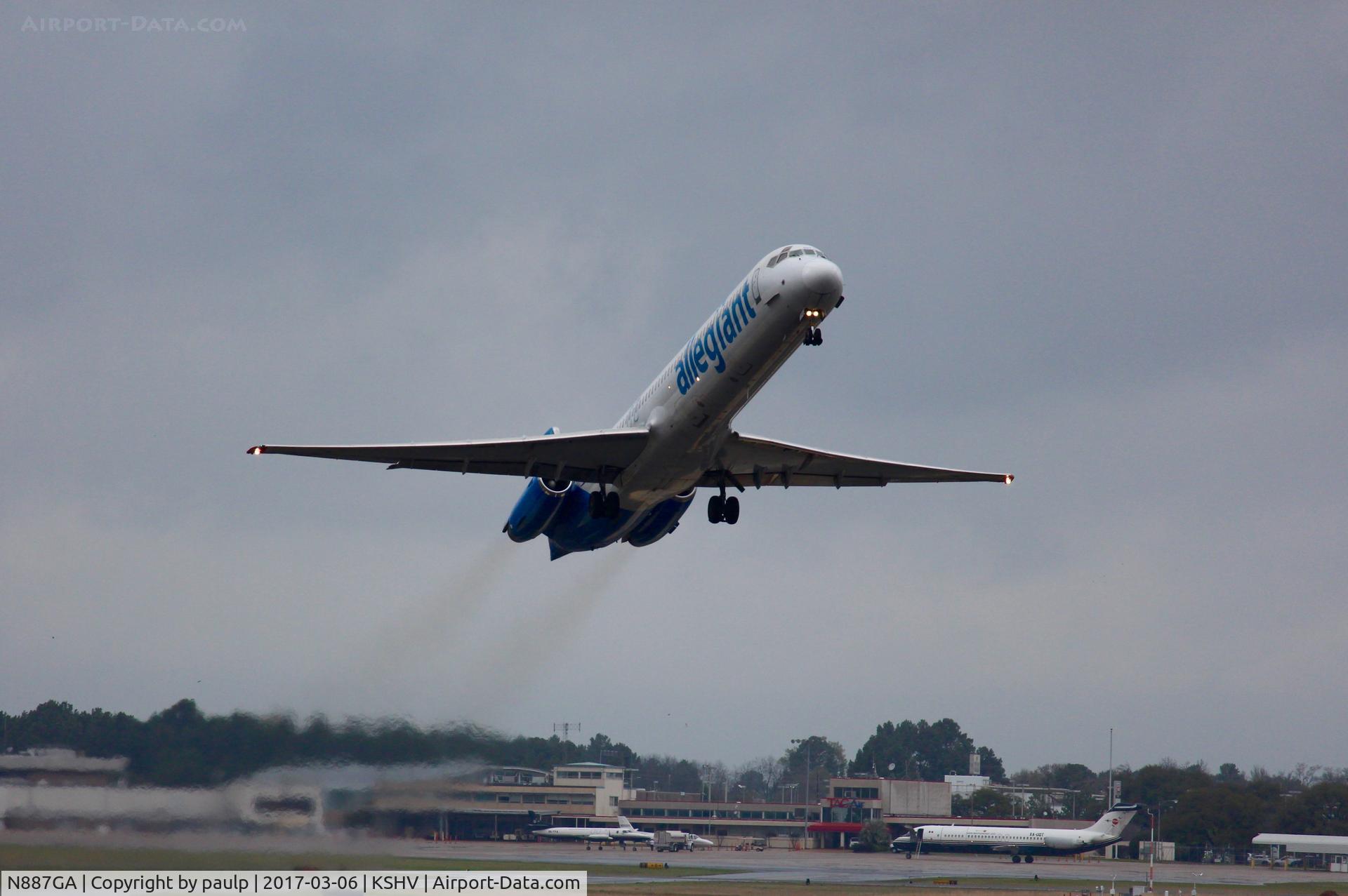 N887GA, 1990 McDonnell Douglas MD-82 (DC-9-82) C/N 49932, At Shreveport Regional.