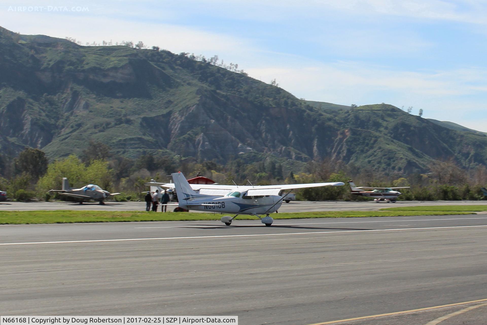 N66168, 1983 Cessna 172P C/N 17275974, 1983 Cessna 172P SKYHAWK, Lycoming O-320-D2J 160 Hp, landing roll Rwy 22