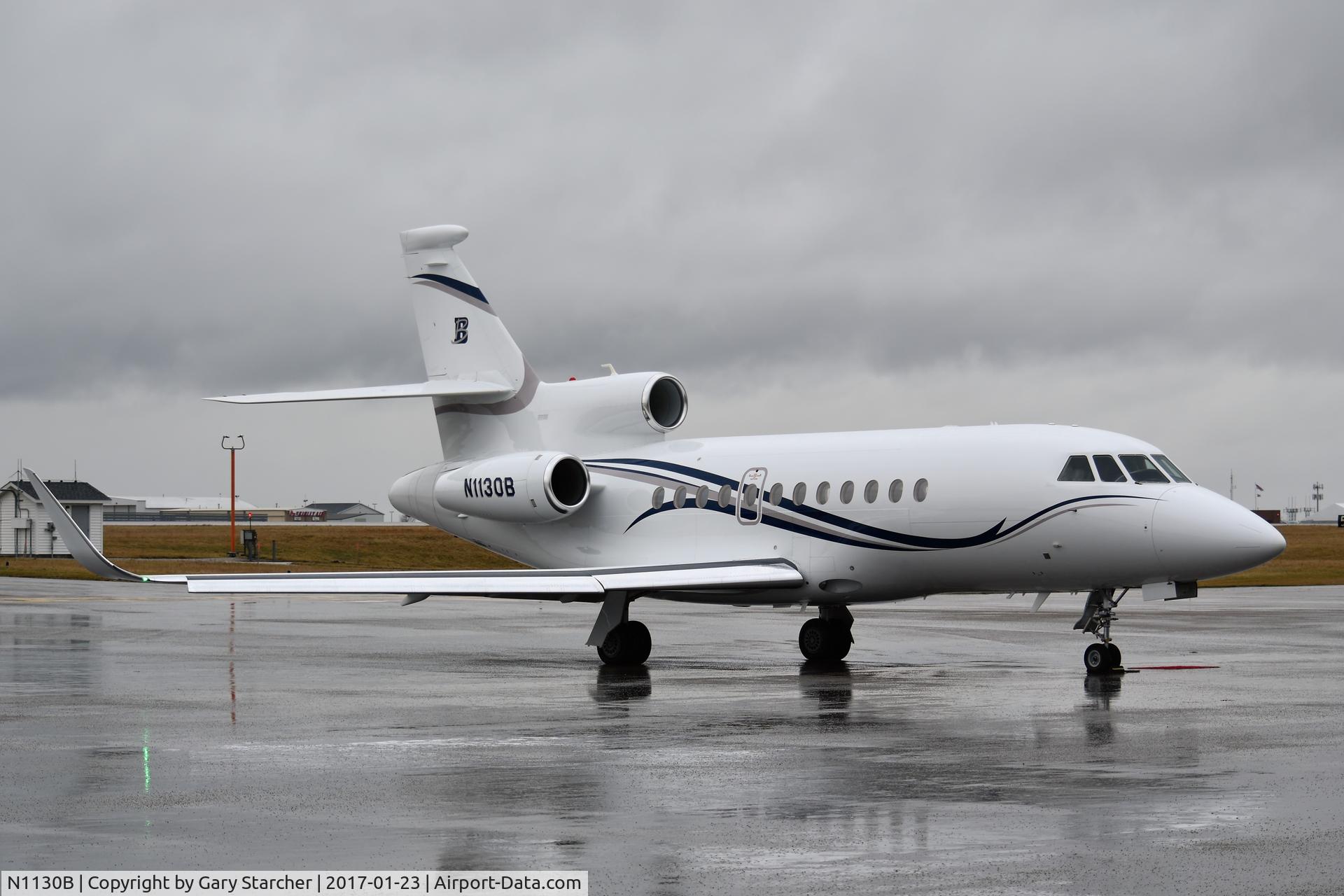 N1130B, 2014 Dassault Falcon 900EX C/N 281, Sitting on the ramp