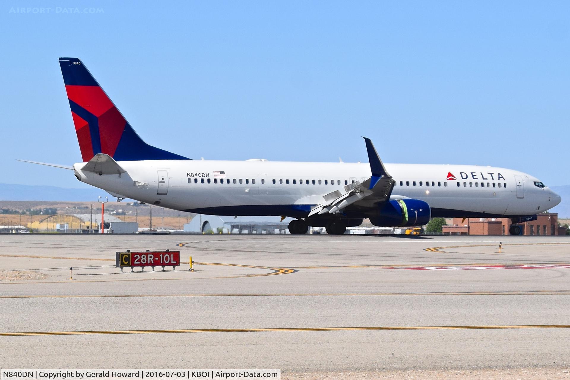 N840DN, 2015 Boeing 737-932/ER C/N 31951, Landing roll out.
