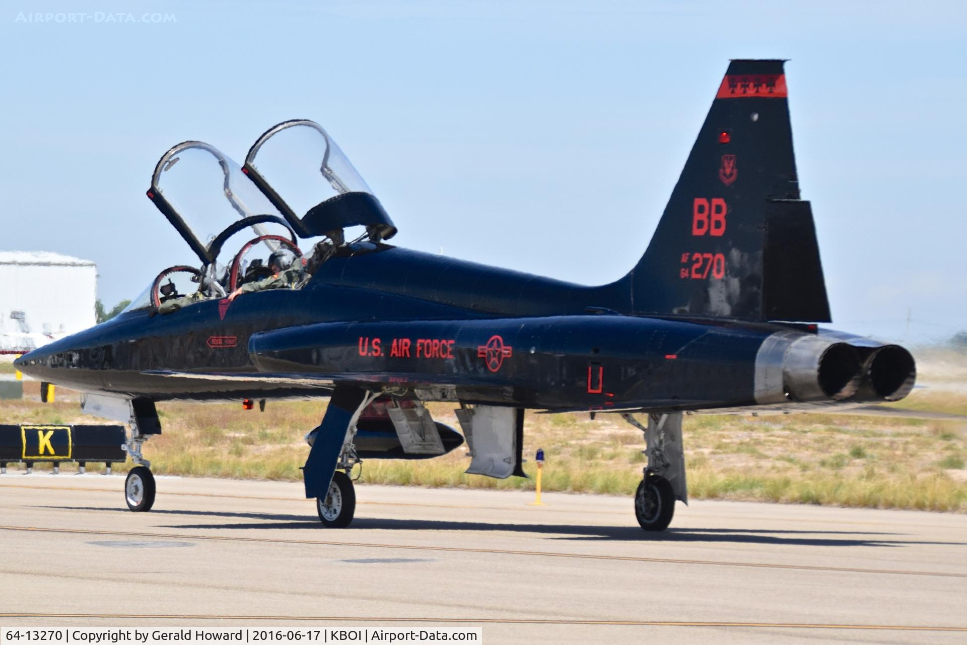 64-13270, 1964 Northrop T-38A Talon C/N N.5699, Taxi on Kilo to south GA ramp. 9th Recon Wing, Beale AFB, CA.