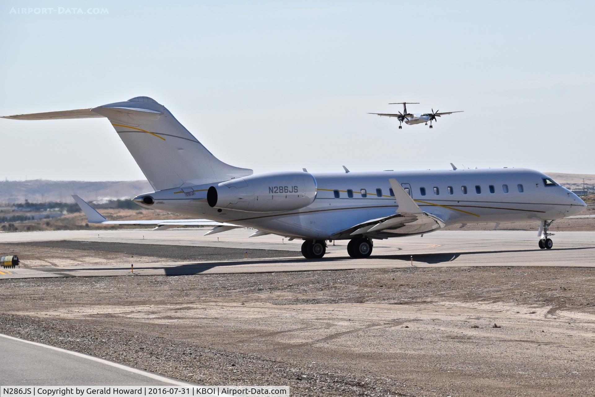 N286JS, 2012 Bombardier BD-700 1A11 Global 5000 C/N 9492, On Alpha awaiting clearance for RWY 28R.