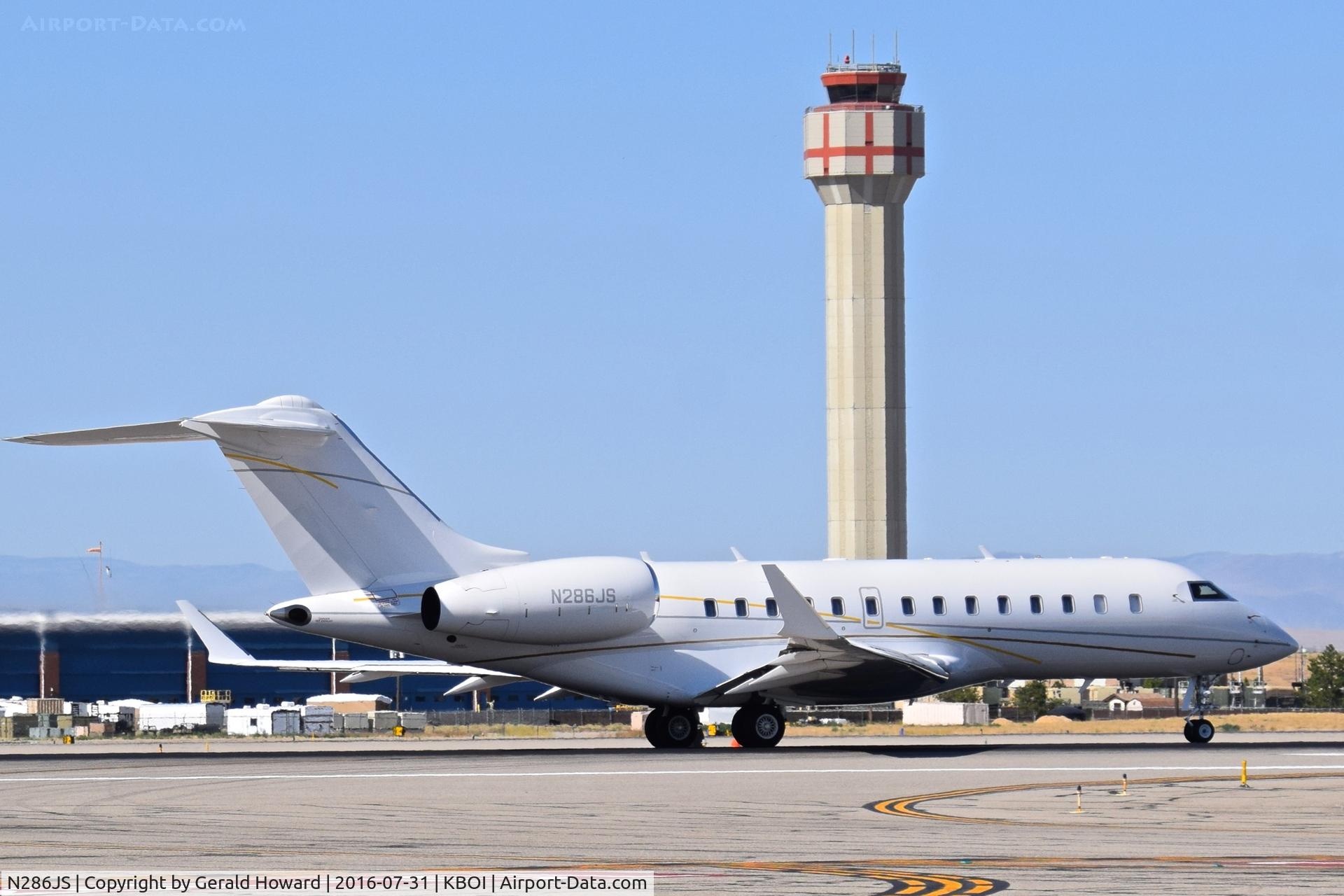 N286JS, 2012 Bombardier BD-700 1A11 Global 5000 C/N 9492, Tale off roll on RWY 28R.