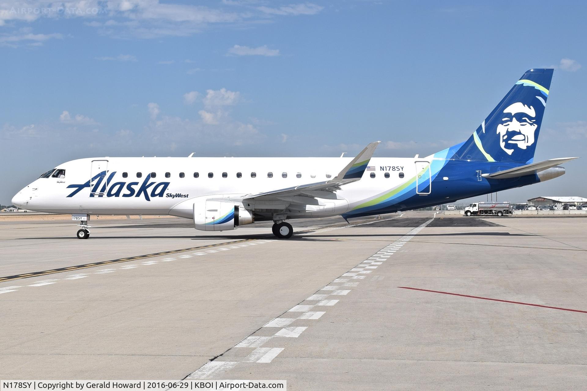 N178SY, 2016 Embraer 175LR (ERJ-170-200LR) C/N 17000555, Taxiing from the Alaska ramp.