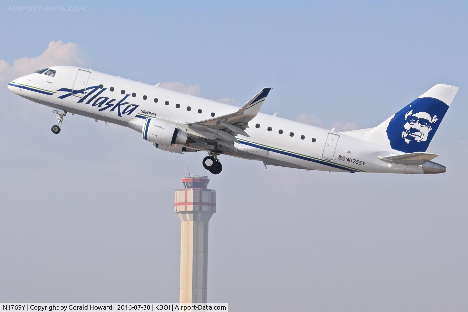 N176SY, 2015 Embraer 175LR (ERJ-170-200LR) C/N 17000533, Departing RWY 10L.