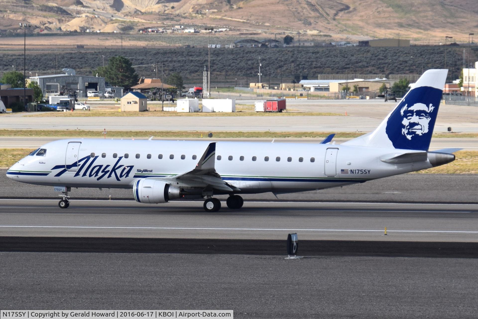 N175SY, 2015 Embraer 175LR (ERJ-170-200LR) C/N 17000527, Take off roll on RYW 10L.