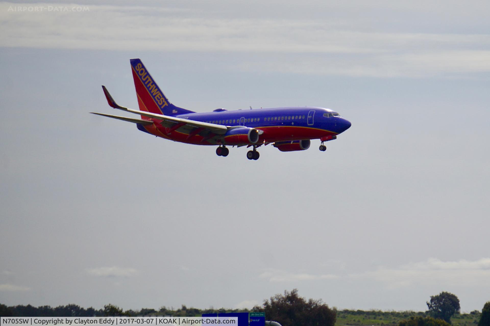 N705SW, 1998 Boeing 737-7H4 C/N 27839, Landing 28R at North Field Oakland Airport.