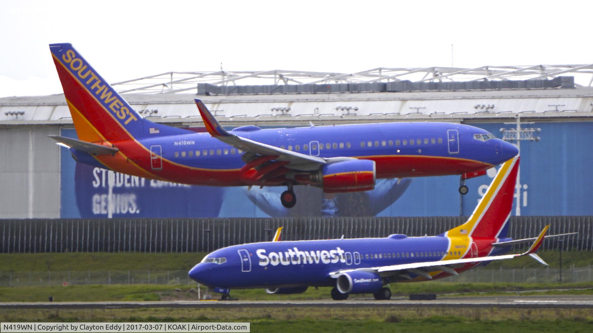 N419WN, 2001 Boeing 737-7H4 C/N 29824, Landing runway 28R North Field Oakland Airport.