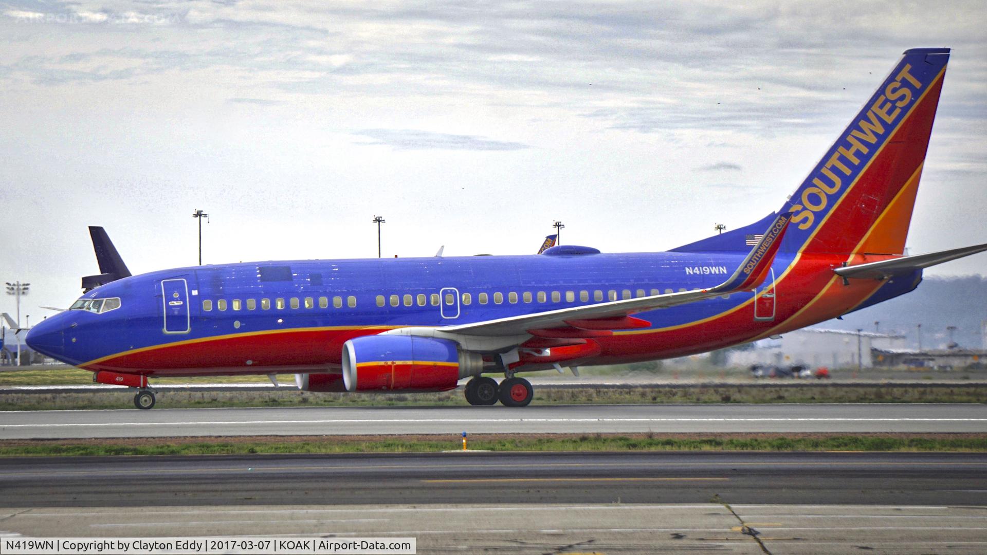 N419WN, 2001 Boeing 737-7H4 C/N 29824, Landing 28R North Field Oakland Airport.