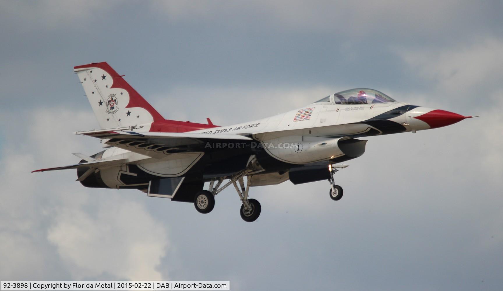 92-3898, General Dynamics F-16CJ Fighting Falcon C/N CC-140, Thunderbirds