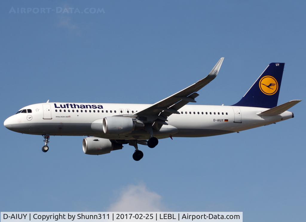 D-AIUY, 2016 Airbus A320-214 C/N 7355, Landing rwy 25R