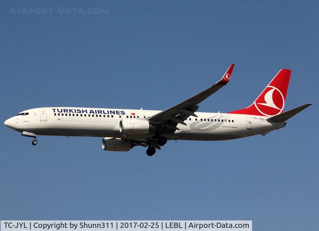 TC-JYL, 2015 Boeing 737-9F2/ER C/N 42010, Landing rwy 25R